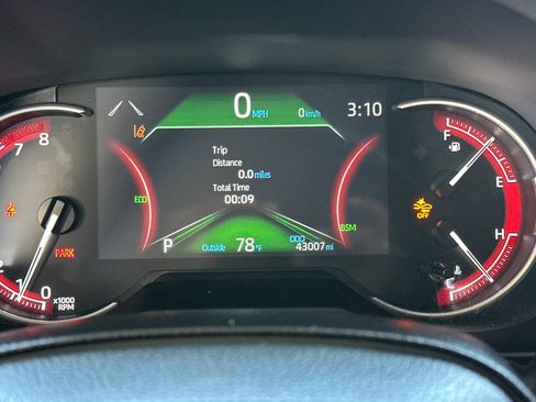 Used 2025 Toyota RAV4 XLE FWD image 25