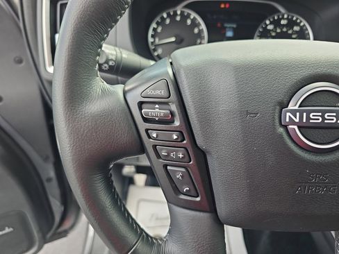 Used 2025 Nissan Frontier SV w/ SV Convenience Package image 17
