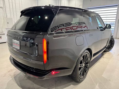 Used 2024 Land Rover Range Rover SE AWD/4WD image 4