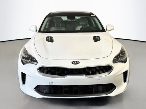 Used 2018 Kia Stinger Premium RWD image 2