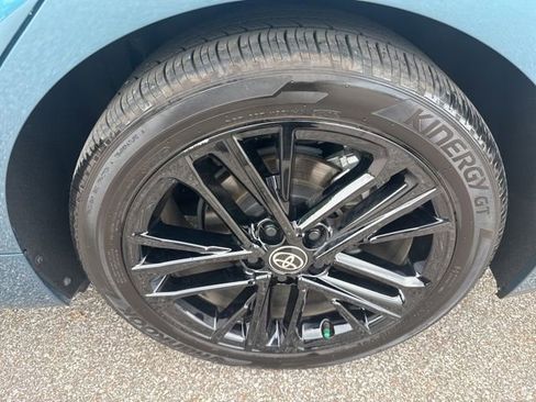 Used 2025 Toyota Camry SE FWD image 11
