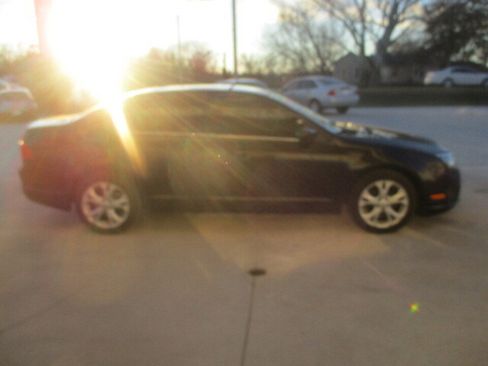 Used 2012 Ford Fusion SE image 2