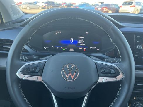 Used 2024 Volkswagen Taos SE image 10