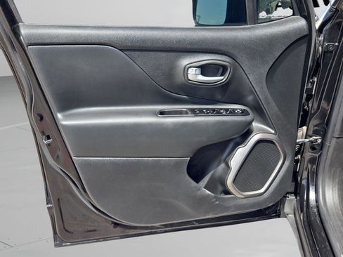 Used 2023 Jeep Renegade Latitude w/ Premium Group image 28