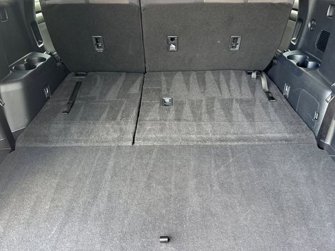 Used 2025 Toyota Highlander LE FWD image 12