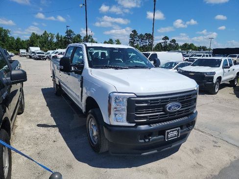 Used 2024 Ford F250 XL AWD/4WD image 2