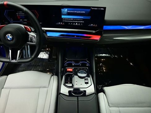 Used 2025 BMW M5 w/ Carbon Package image 37