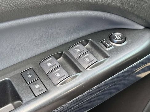 Used 2022 Chevrolet Colorado Z71 AWD/4WD image 21