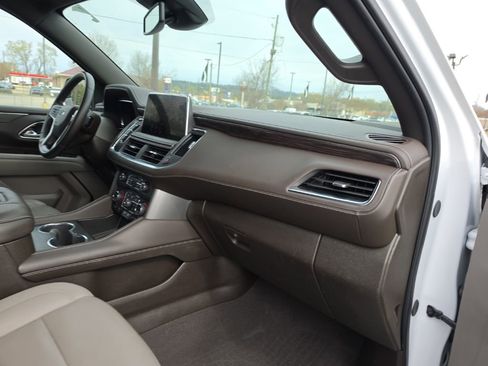 Used 2024 Chevrolet Suburban Z71 image 35