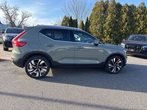 Used 2023 Volvo XC40 B5 Plus w/ Driver Assist Package AWD/4WD image 4