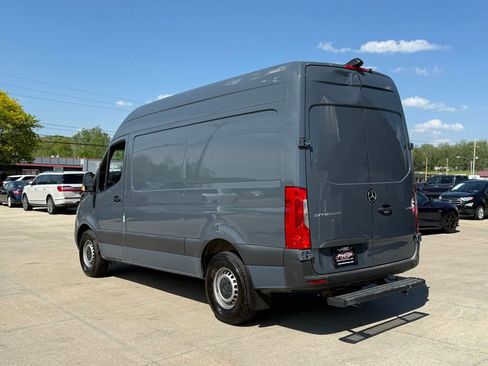 Used 2019 Mercedes-Benz Sprinter 144 image 4