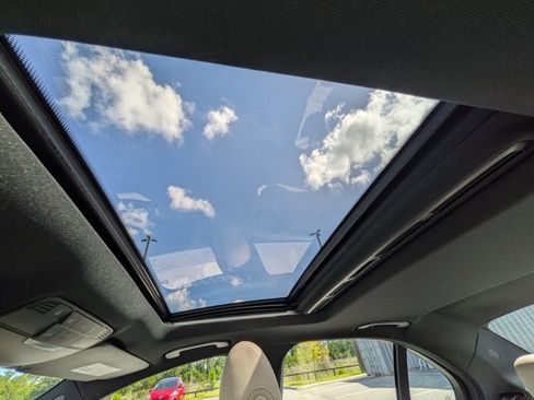 Used 2018 Mercedes-Benz C 350e Sedan image 16