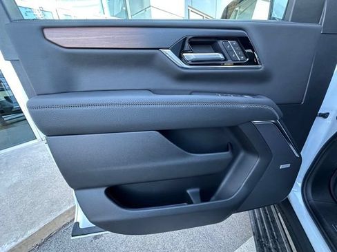 New 2026 GMC Yukon XL Denali w/ Sun & Power Step Package AWD/4WD image 13