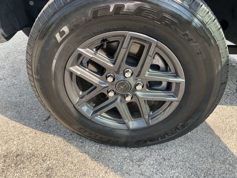 Certified 2024 Jeep Gladiator Sport AWD/4WD image 31