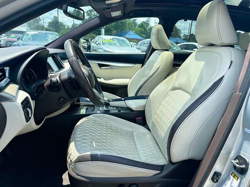 Used 2019 INFINITI QX50 Essential w/ Sensory Package FWD image 8