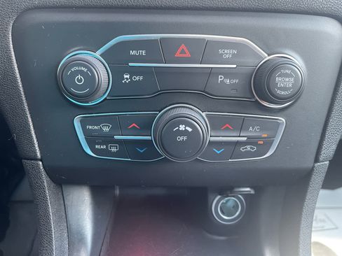 Used 2023 Dodge Charger SXT image 25