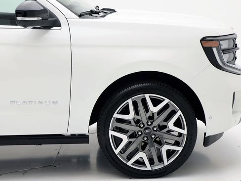 Used 2025 Ford Expedition Max Platinum w/ Platinum Ultimate Package image 4