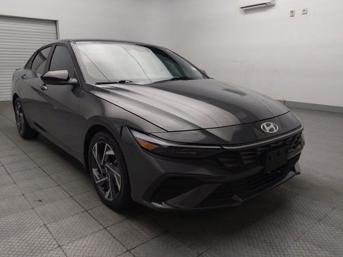 Used 2025 Hyundai Elantra Sport FWD image 13