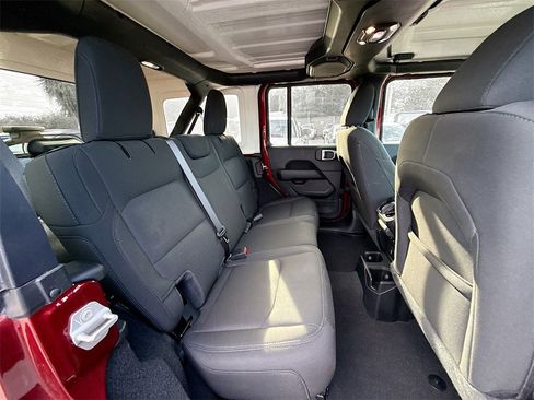 Used 2021 Jeep Wrangler Unlimited Sahara image 31