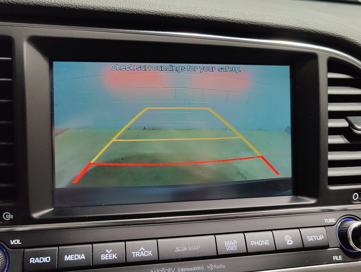 Used 2017 Hyundai Elantra Limited w/ Limited Tech Package 04 FWD image 36