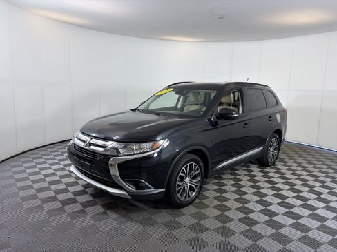 Used 2016 Mitsubishi Outlander SEL AWD/4WD image 2
