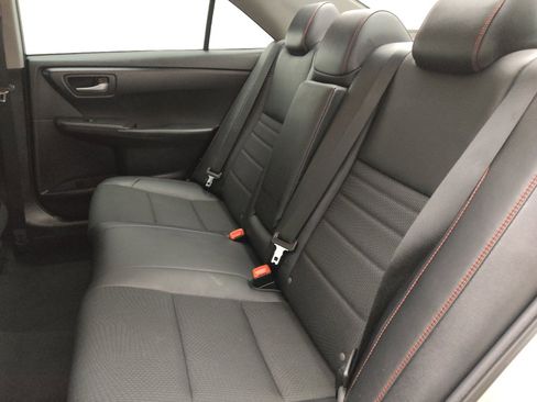 Used 2017 Toyota Camry SE image 18