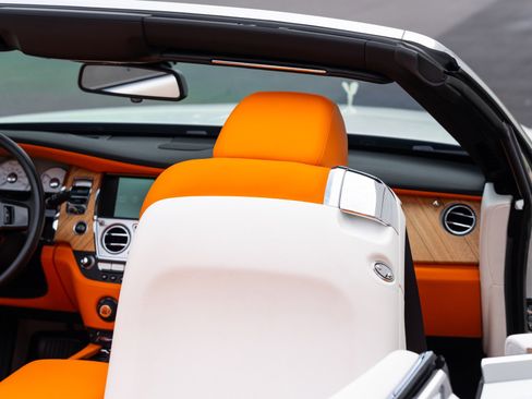 Used 2017 Rolls-Royce Dawn RWD image 84