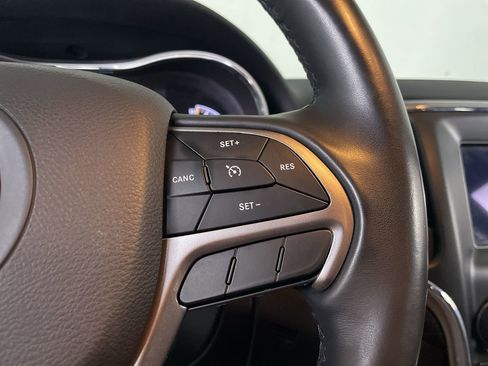 Used 2021 Jeep Grand Cherokee Laredo image 25