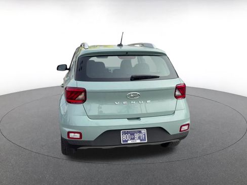Used 2025 Hyundai Venue SEL FWD image 12