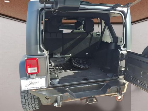 Used 2018 Jeep Wrangler Unlimited Rubicon w/ Connectivity Group AWD/4WD image 27