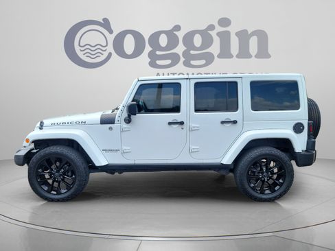 Used 2014 Jeep Wrangler Unlimited Rubicon w/ Connectivity Group AWD/4WD image 2