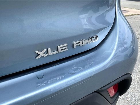 Used 2023 Toyota Highlander XLE AWD/4WD image 10