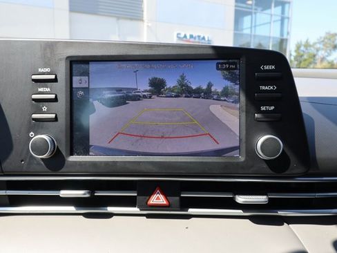 Used 2024 Hyundai Elantra SE image 9