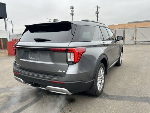 Used 2025 Ford Explorer Platinum image 7