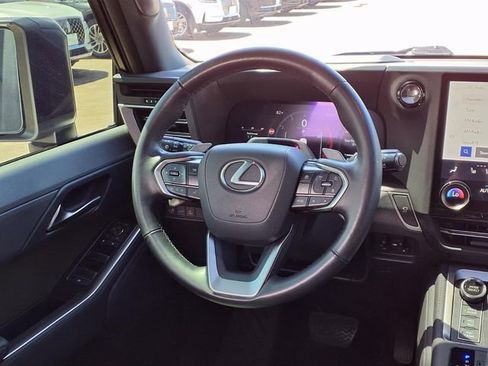 Used 2024 Lexus GX 550 AWD/4WD image 7