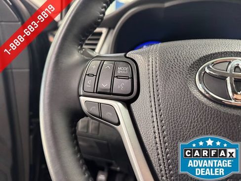 Used 2019 Toyota Highlander XLE w/ Carpet Mat Package (TMS) AWD/4WD image 19