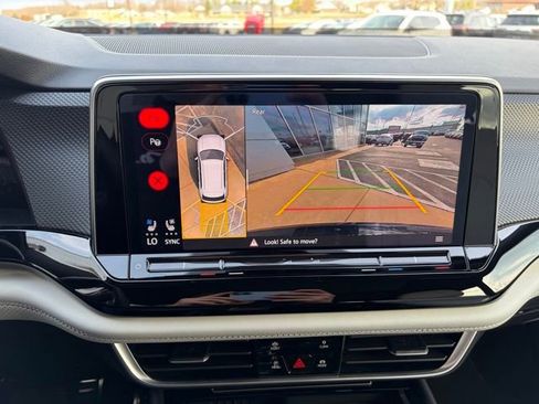 Used 2025 Volkswagen Atlas Cross Sport SEL Premium R-Line image 17