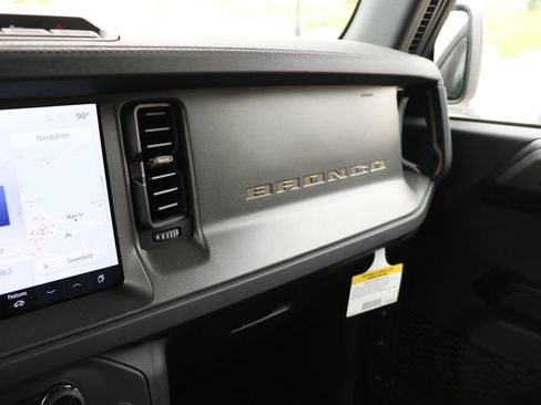 New 2025 Ford Bronco Badlands w/ Sasquatch Package AWD/4WD image 26