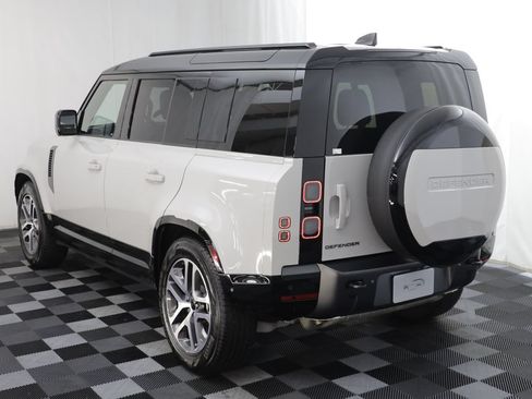 Certified 2026 Land Rover Defender 110 X-Dynamic SE AWD/4WD image 16