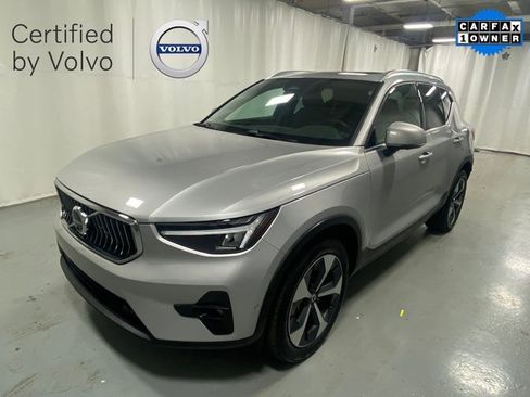 Certified 2025 Volvo XC40 B5 Plus image 1
