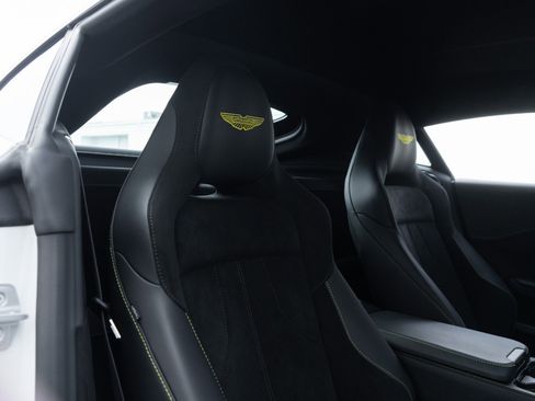 Used 2025 Aston Martin V8 Vantage Coupe RWD image 23