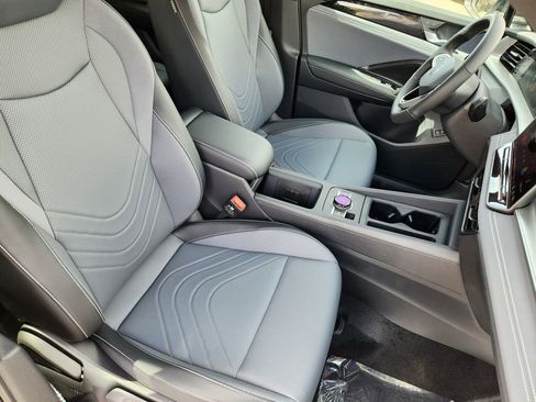 New 2026 Volkswagen Tiguan SE R-Line AWD/4WD image 11