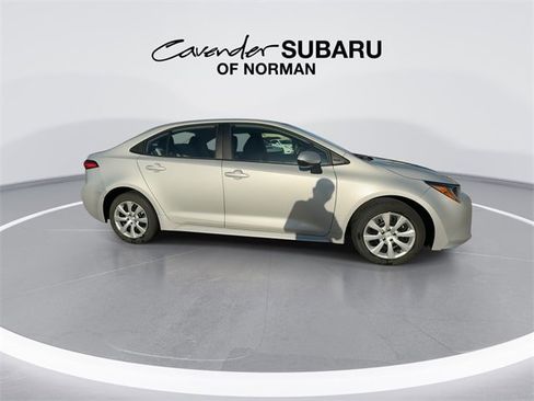 Used 2020 Toyota Corolla LE image 9