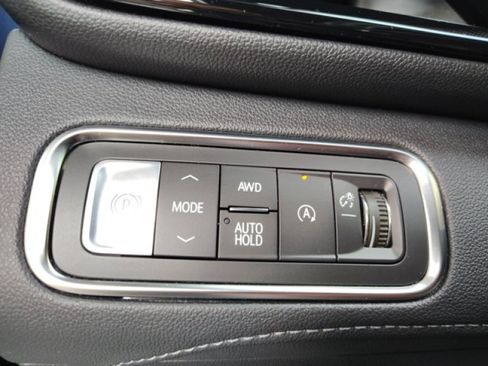 Used 2025 Buick Enclave Preferred AWD/4WD image 28