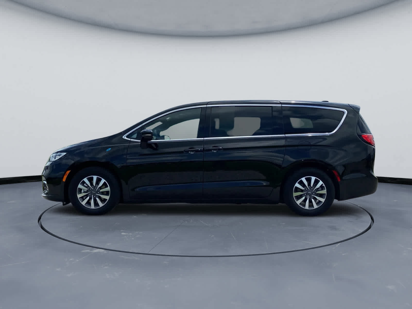 Used 2025 Chrysler Pacifica Select FWD image 2