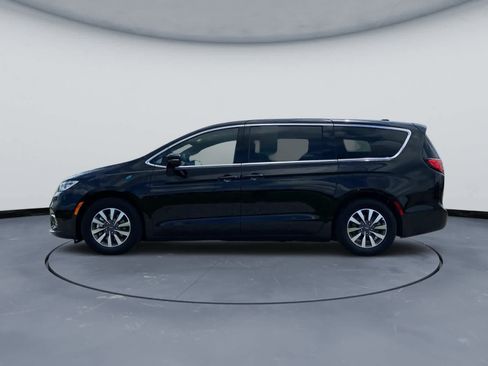 Used 2025 Chrysler Pacifica Select FWD image 2