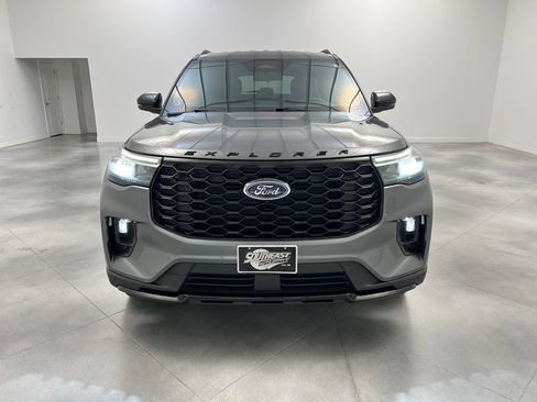 Used 2025 Ford Explorer ST-Line w/ ST-Line Street Pack AWD/4WD image 3