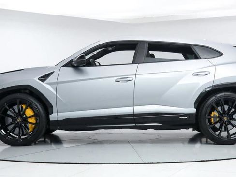 Used 2023 Lamborghini Urus S image 2