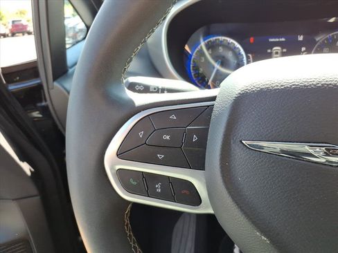 Used 2025 Chrysler Pacifica Select FWD image 20