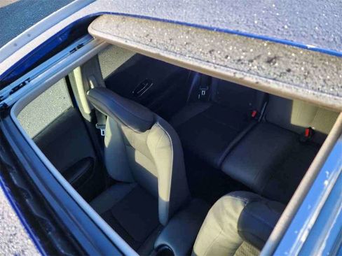 Used 2022 Honda HR-V EX image 2